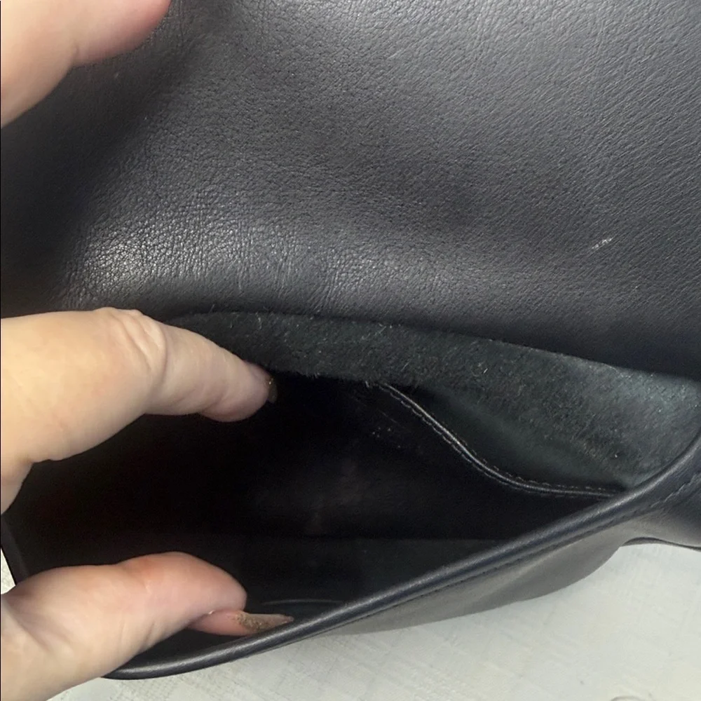 Vintage COACH black Leather Swingaway #9142